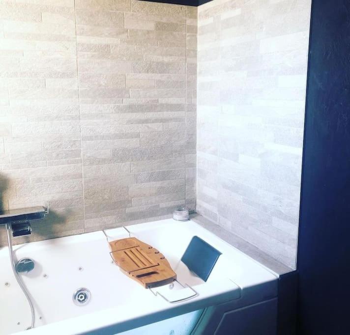 Willa Maison De Vacances Contemporaine Avec Piscine Vedène Zewnętrze zdjęcie